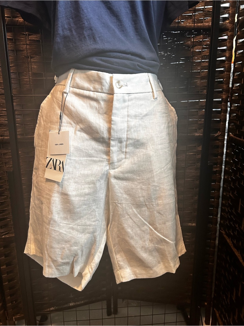 ZARA women’s side pockets front button closure 100% Linen Shorts in White XL